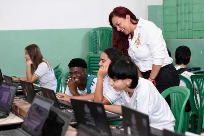 Lee más sobre el artículo Más de 600 estudiantes en Ibagué ya han presentado sus pruebas para ser ‘Programadores del Futuro’