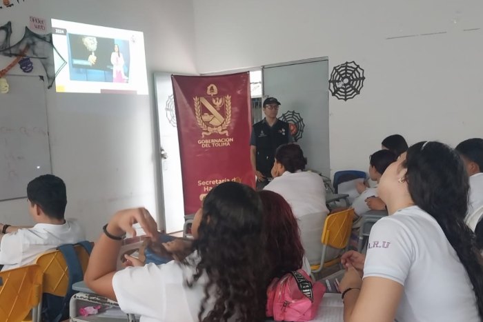Lee más sobre el artículo El Grupo Operativo Anticontrabando del Tolima realizó jornada de sensibilización con jóvenes en Ibagué