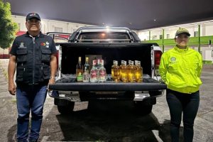 Lee más sobre el artículo Autoridades incautaron más de 30 botellas de licor de dudosa procedencia en Ibagué