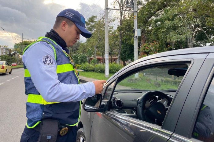 Lee más sobre el artículo Agentes de tránsito han sancionado a 41 conductores por no cumplir el nuevo pico y placa en Ibagué