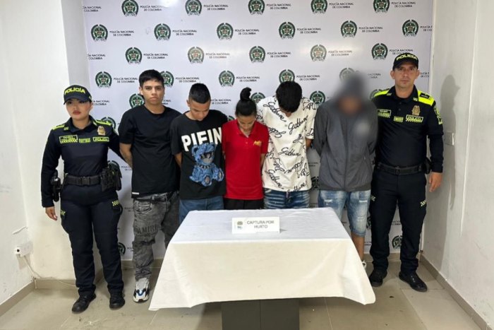 Lee más sobre el artículo Capturan a cuatro adultos y aprehenden a un menor por hurto en Ibagué