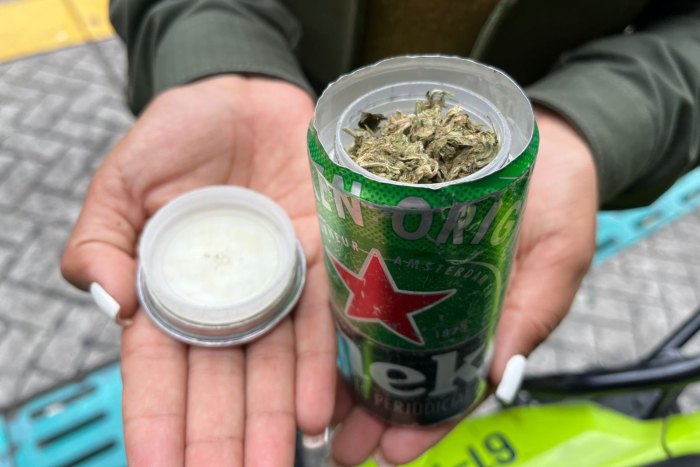 Lee más sobre el artículo Marihuana en lata de cerveza: la artimaña descubierta por una uniformada de la Policía Nacional en Ibagué