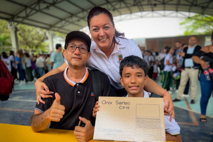 Lee más sobre el artículo Ministerio de las TIC entregó 183 computadores gratis a estudiantes de la I.E. La Palma de Ibagué