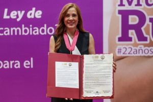 Lee más sobre el artículo Congreso de la República entregó importante reconocimiento a la gerente de la Fábrica de Licores del Tolima