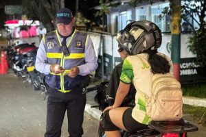 Lee más sobre el artículo Más de 900 motociclistas han sido sancionados en Ibagué por no portar la prenda reflectiva