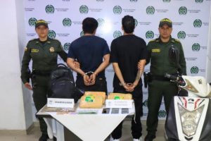 Lee más sobre el artículo Capturaron a dos jóvenes con 8.000 gramos de marihuana en Ibagué