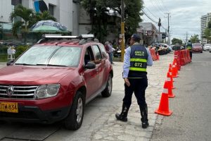 Lee más sobre el artículo Implementan zona exclusiva para descenso de pasajeros frente a Sanitas en Ibagué