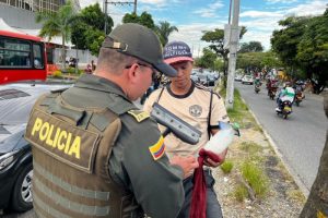 Lee más sobre el artículo Autoridades realizaron operativo contra los limpiavidrios de la calle 60 de Ibagué