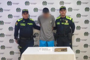 Lee más sobre el artículo Capturaron en flagrancia a un hombre de 30 años por agredir a su propio padre en Ibagué