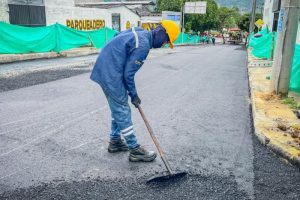 Lee más sobre el artículo IBAL y Alcaldía de Ibagué intervendrán más de 417 cuadras con el Combo 3×1