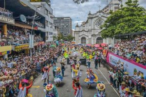 Lee más sobre el artículo Buscan personal logístico para trabajar durante los desfiles del Festival Folclórico Colombiano