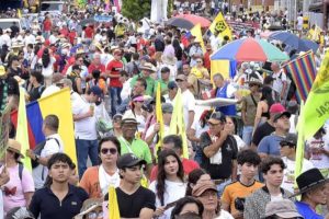 Lee más sobre el artículo Más de 1.200 personas marcharon pacíficamente en Ibagué por el Día del Trabajo
