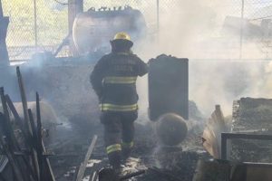Lee más sobre el artículo Bomberos extinguieron las llamas en una fábrica de curtiembres en Ibagué
