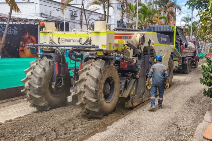 Lee más sobre el artículo Con maquinaria de última tecnología avanza rehabilitación en la carrera Quinta de Ibagué
