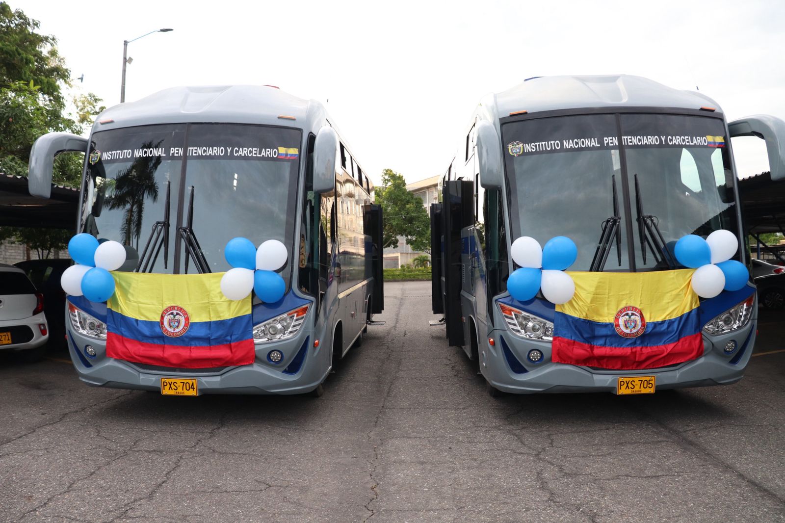Lee más sobre el artículo Alcaldía de Ibagué entregó dos busetones al INPEC para fortalecer seguridad y traslado de privados de libertad