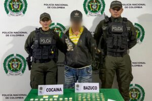 Lee más sobre el artículo Se le cayó el emprendimiento: capturaron a ‘Manga’ con 134 dosis de bazuco y cocaína en Ibagué