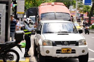 Lee más sobre el artículo Continúan los operativos contra el mal parqueo en paraderos y vías de Ibagué