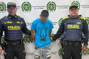 Lee más sobre el artículo ¡Lo sorprendieron con el espejo en la mano! cayó ladrón de autopartes en Ibagué