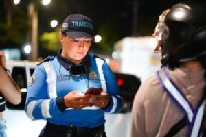 Lee más sobre el artículo Agentes de tránsito sancionaron a más de 160 conductores durante el puente festivo en Ibagué