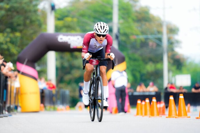 Lee más sobre el artículo Más de 400 ciclistas de todo el país participaron en la ‘Crono de Rigo’ en Ibagué