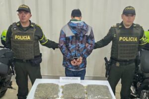 Lee más sobre el artículo Capturado en la vía Ibagué – Cajamarca con más de 3 kilos de marihuana ocultos en una motocicleta