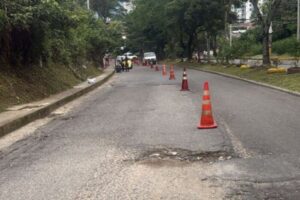 Lee más sobre el artículo Comenzó la rehabilitación vial en el ingreso a la Ciudadela Simón Bolívar, en la comuna Ocho de Ibagué