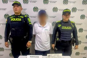 Lee más sobre el artículo ¡Se le cayó el negocio! capturaron a ‘Papas’ con más de 100 cigarrillos de marihuana en Ibagué