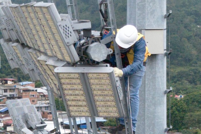 Lee más sobre el artículo Alcaldía de Ibagué realizó mantenimiento al sistema de iluminación del estadio Murillo Toro